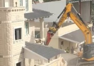  فيديو: هدم أحد البيوت في حي شنير باللد تحت حراسة مشددة من الشرطة